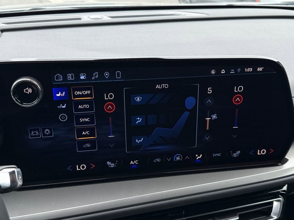 New 2026 Chevrolet Traverse LT AWD/4WD image 17