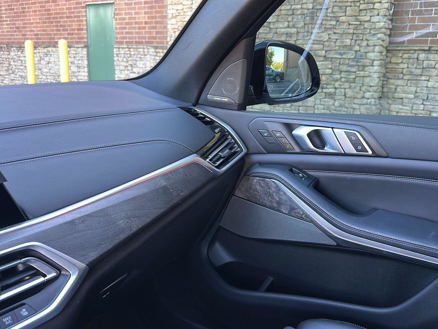 Used 2020 BMW X5 M50i w/ Executive Package AWD/4WD image 21
