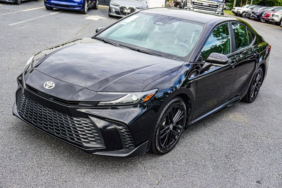 Used 2025 Toyota Camry SE image 13