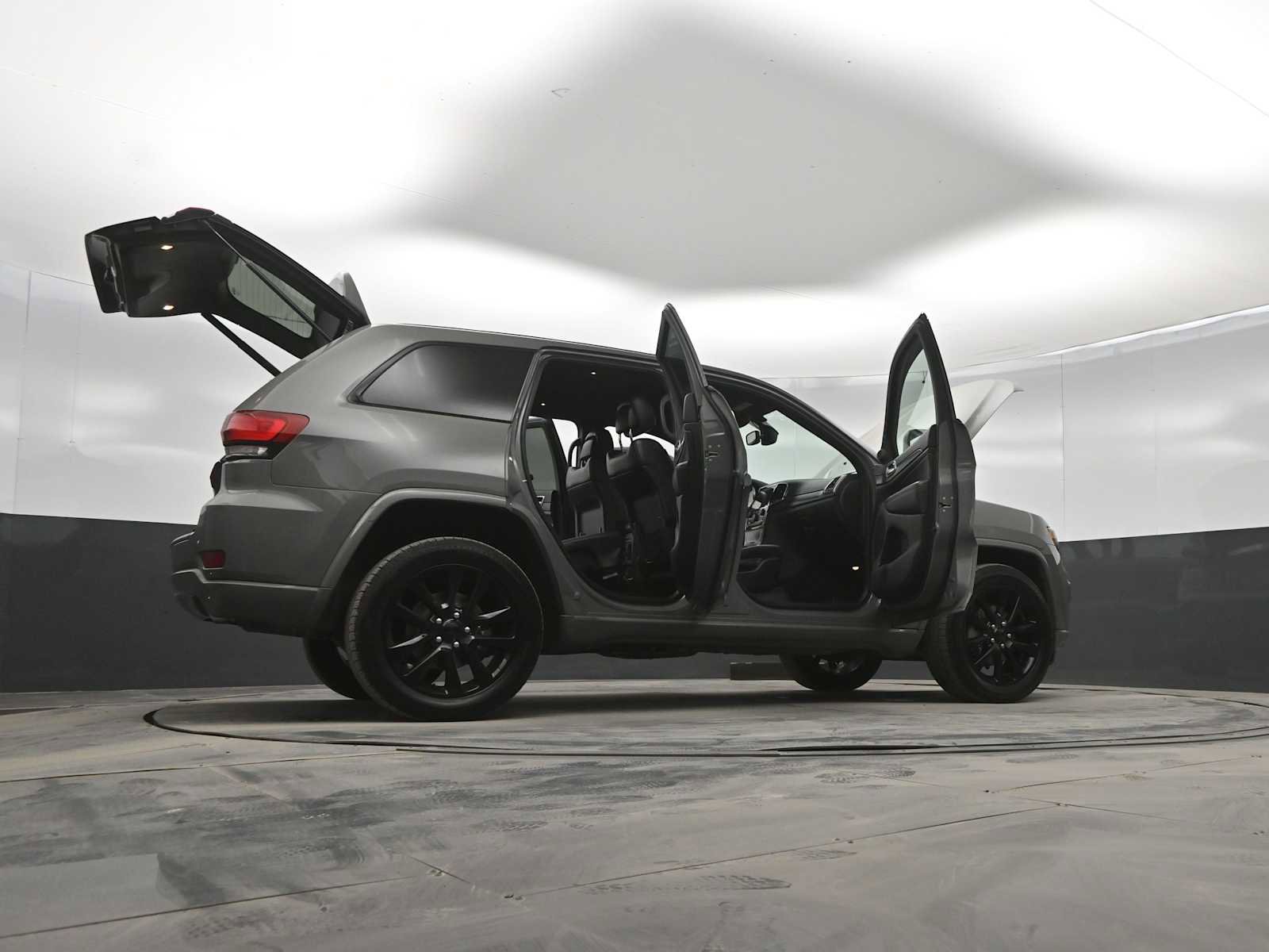 Used 2019 Jeep Grand Cherokee Altitude image 44