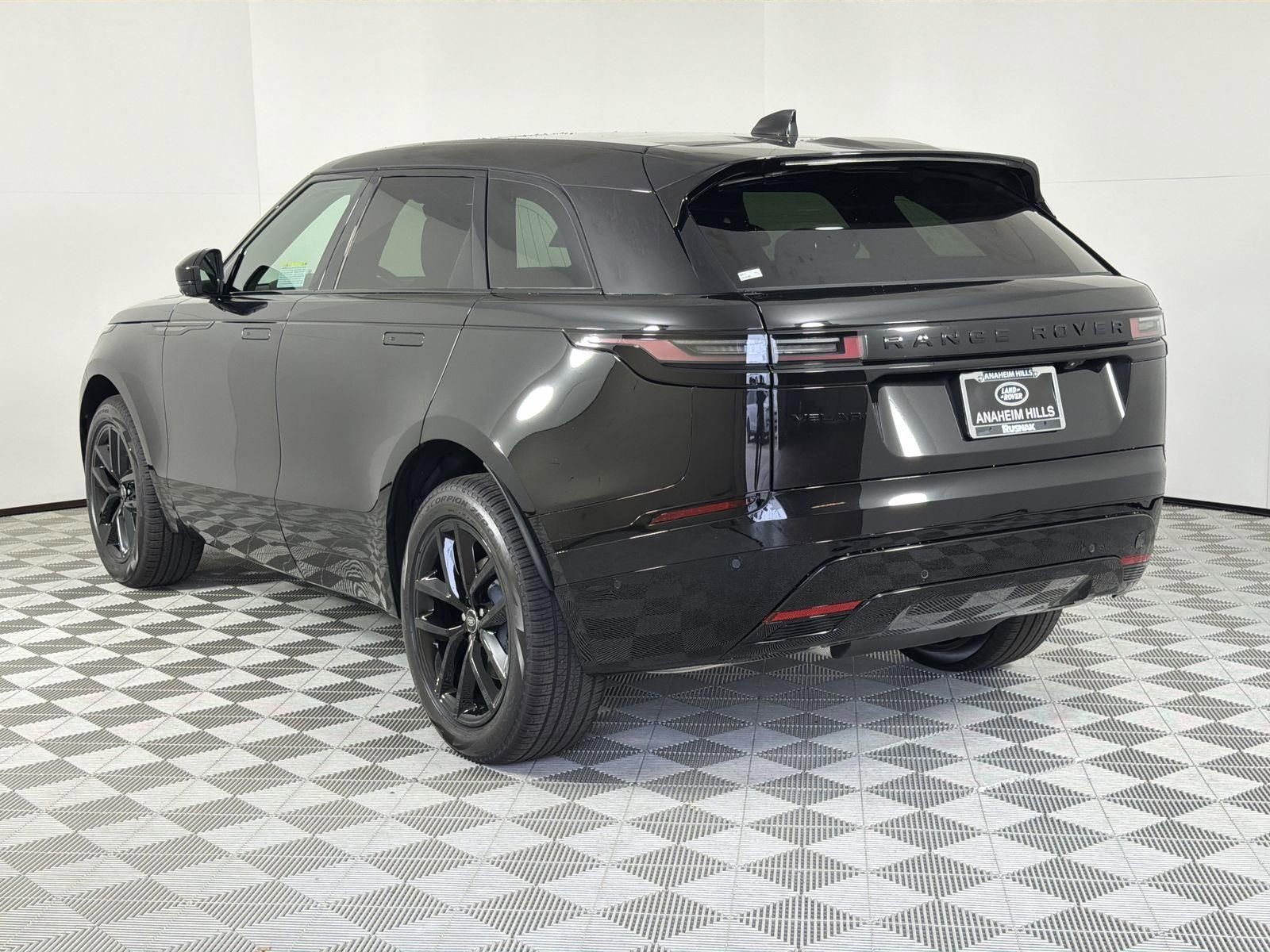 New 2026 Land Rover Range Rover Velar Dynamic SE image 3
