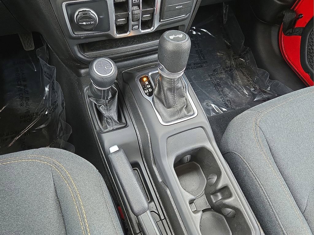 Used 2025 Jeep Wrangler Sahara 4xe image 29