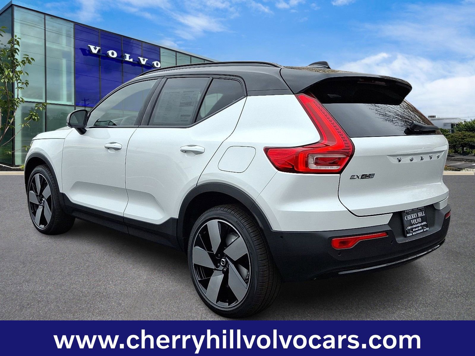 New 2026 Volvo EX40 Plus w/ Climate Package image 3