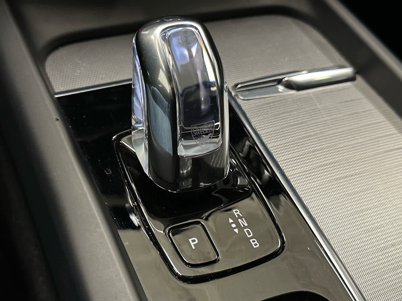 Used 2018 Volvo XC60 T8 R-Design w/ Convenience Package image 30