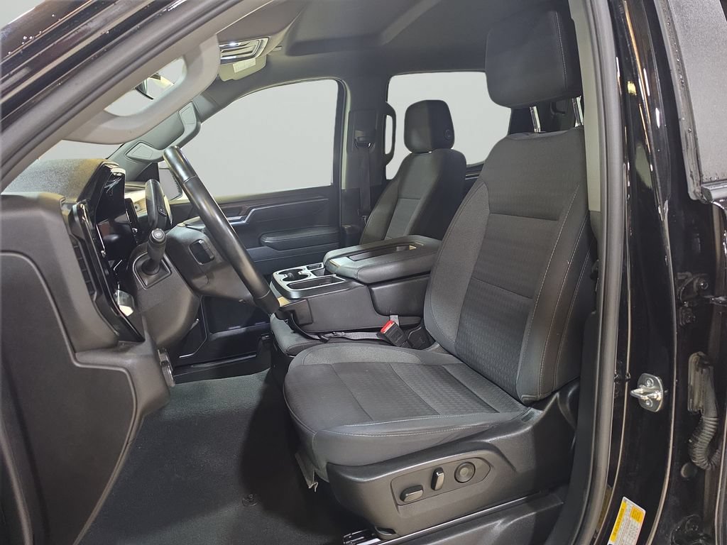 Used 2025 Chevrolet Silverado 1500 LT AWD/4WD image 12