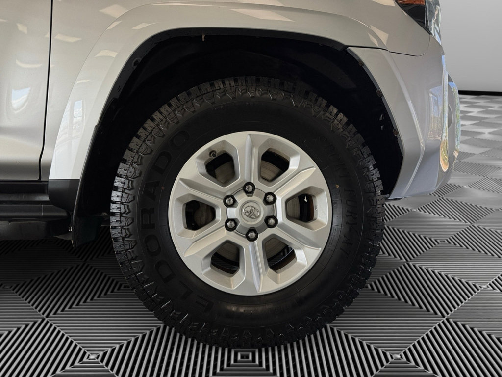 Used 2016 Toyota 4Runner SR5 Premium image 10