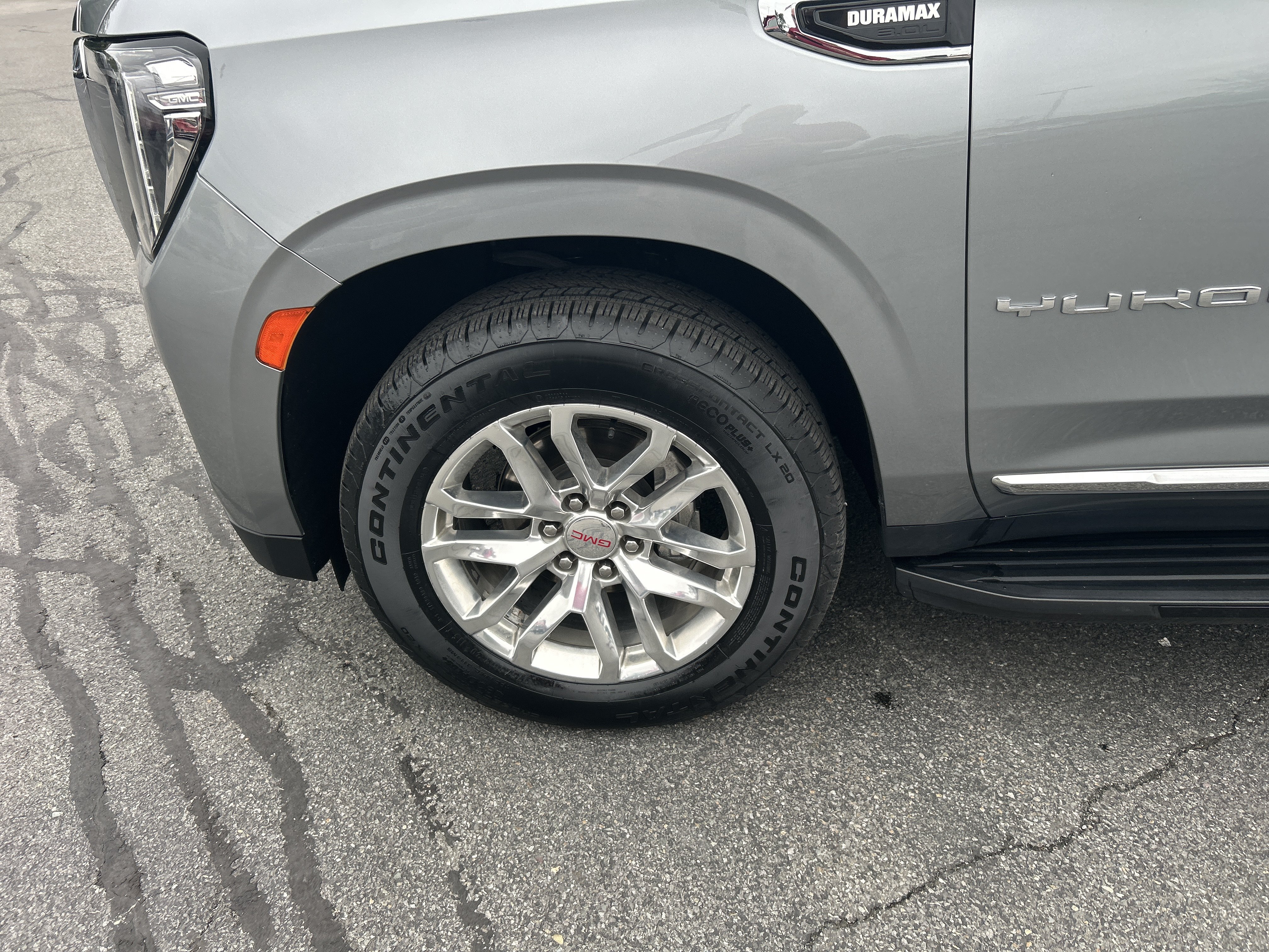 Certified 2023 GMC Yukon XL SLT w/ SLT Premium Package AWD/4WD image 5