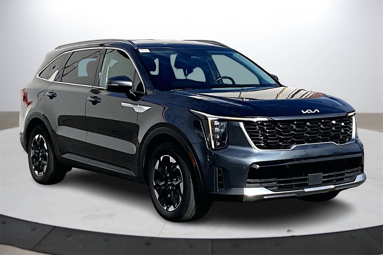 Used 2024 Kia Sorento S image 2