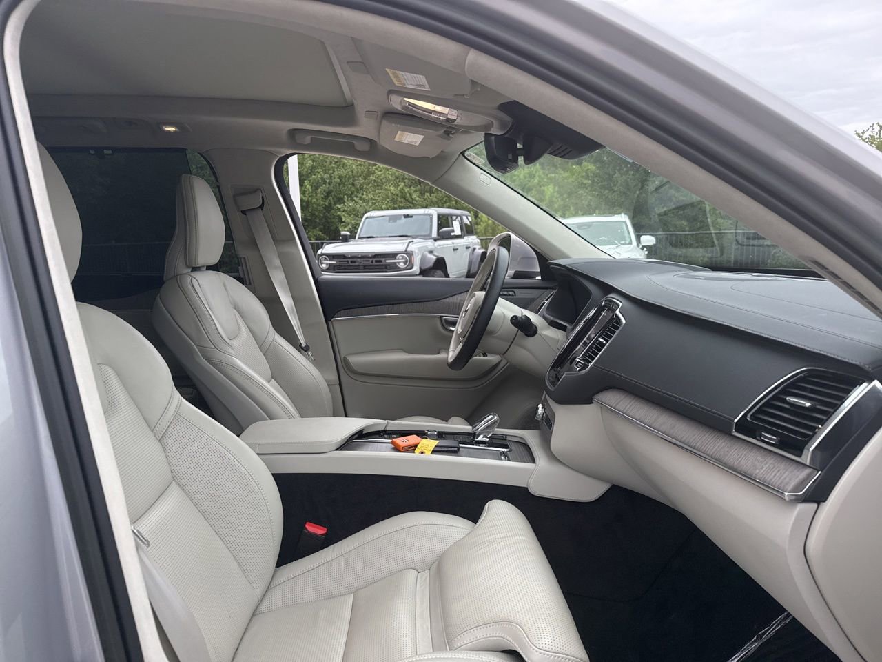 Certified 2023 Volvo XC90 B6 Ultimate w/ Lounge Package AWD/4WD image 9