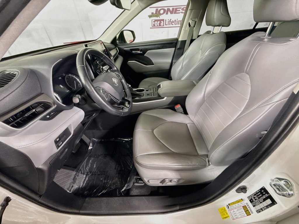 Certified 2021 Toyota Highlander XLE AWD/4WD image 25
