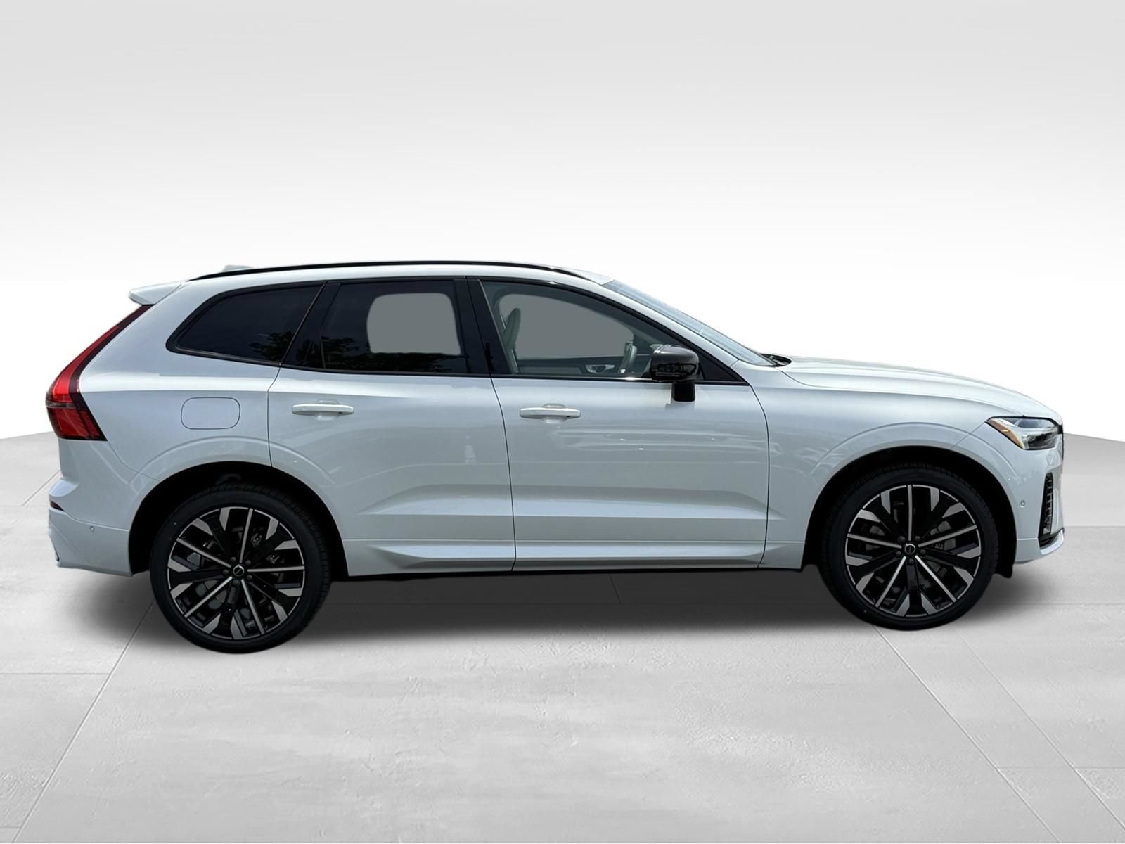 New 2026 Volvo XC60 T8 Ultra w/ Protection Package Premier AWD/4WD image 7
