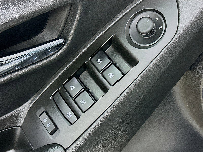 Used 2022 Chevrolet Trax LT w/ LT Convenience Package image 18