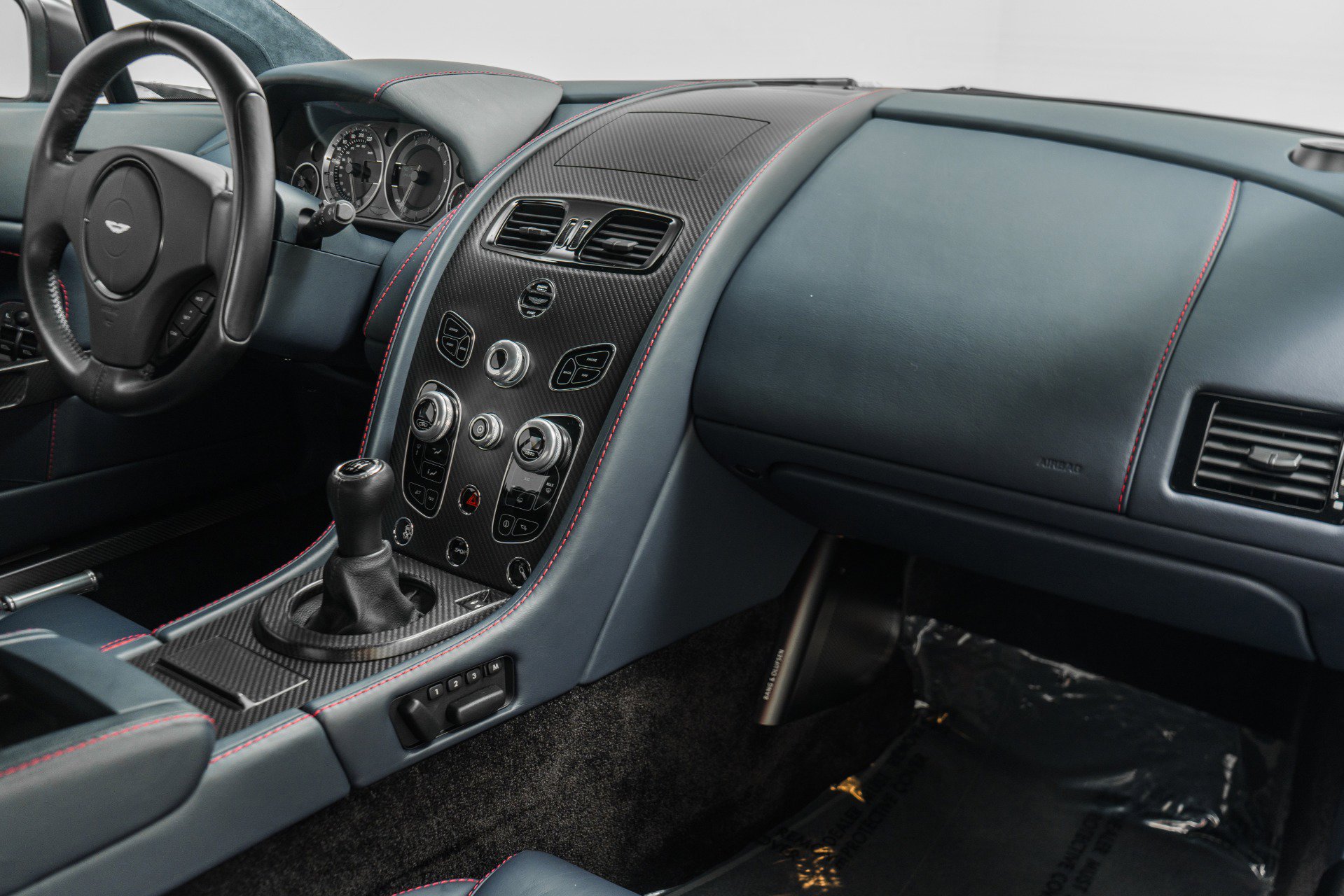 Used 2017 Aston Martin V12 Vantage S image 14