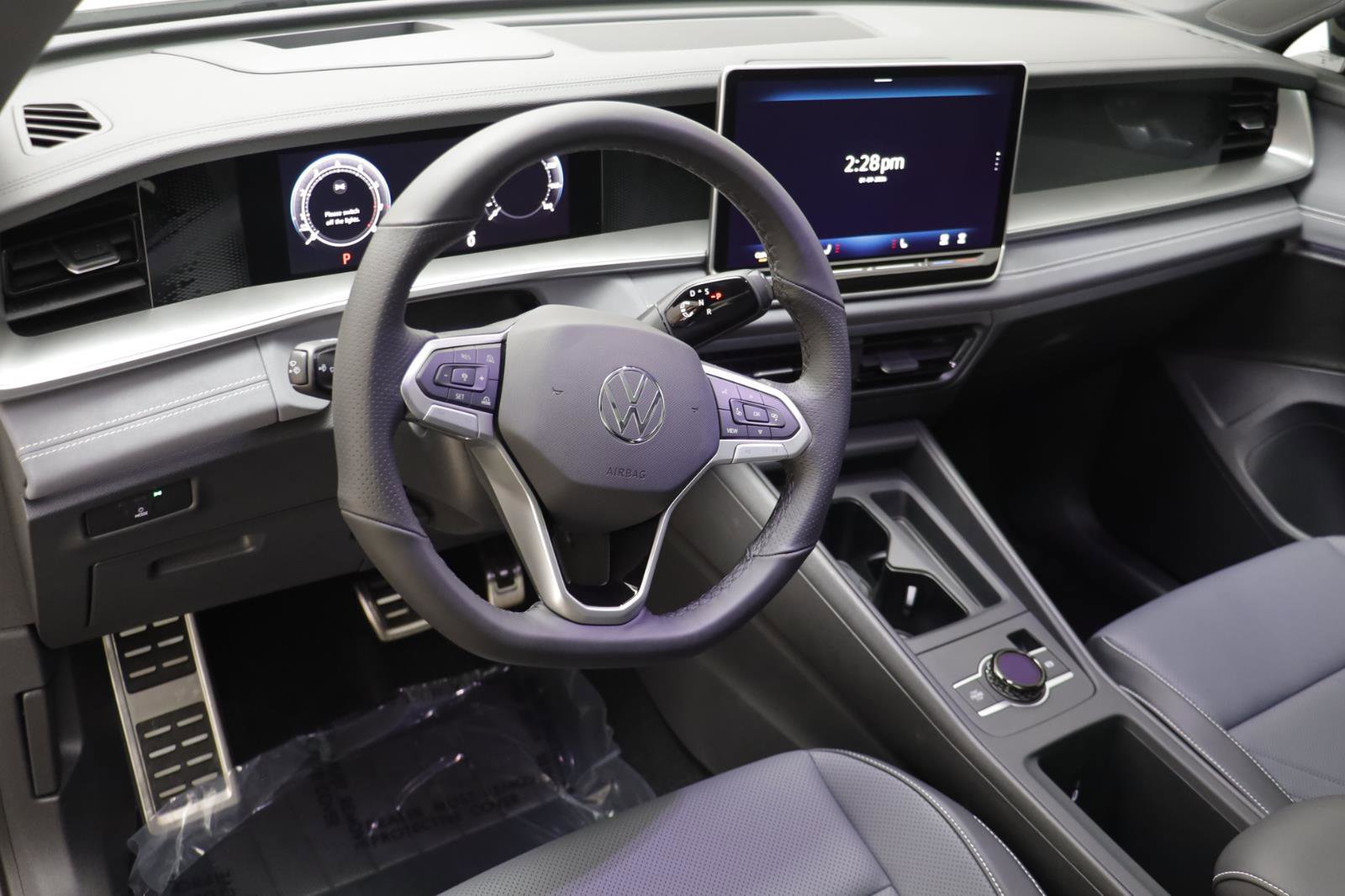 New 2026 Volkswagen Tiguan SE R-Line image 6