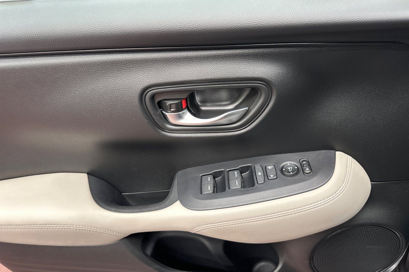 Used 2024 Honda HR-V LX image 14