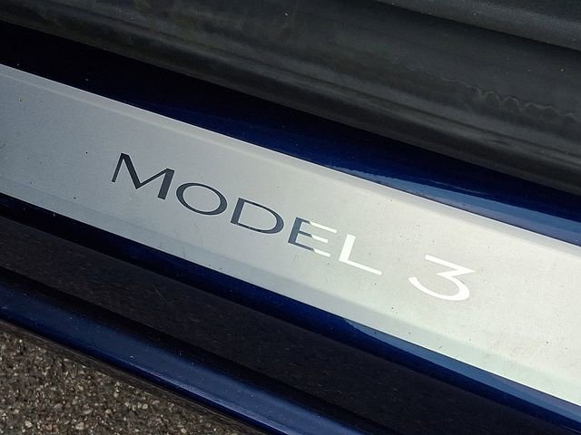 Used 2018 Tesla Model 3 Long Range image 32