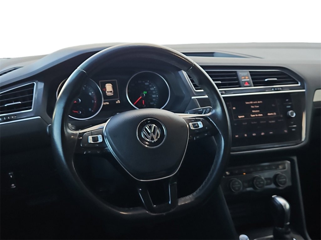 Used 2018 Volkswagen Tiguan SE w/ Panoramic Sunroof Package image 17