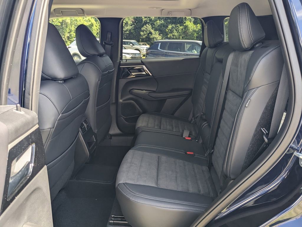 New 2025 Mitsubishi Outlander SE image 15