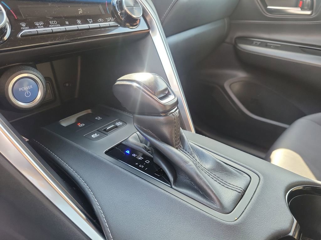 Used 2021 Toyota Venza LE image 32