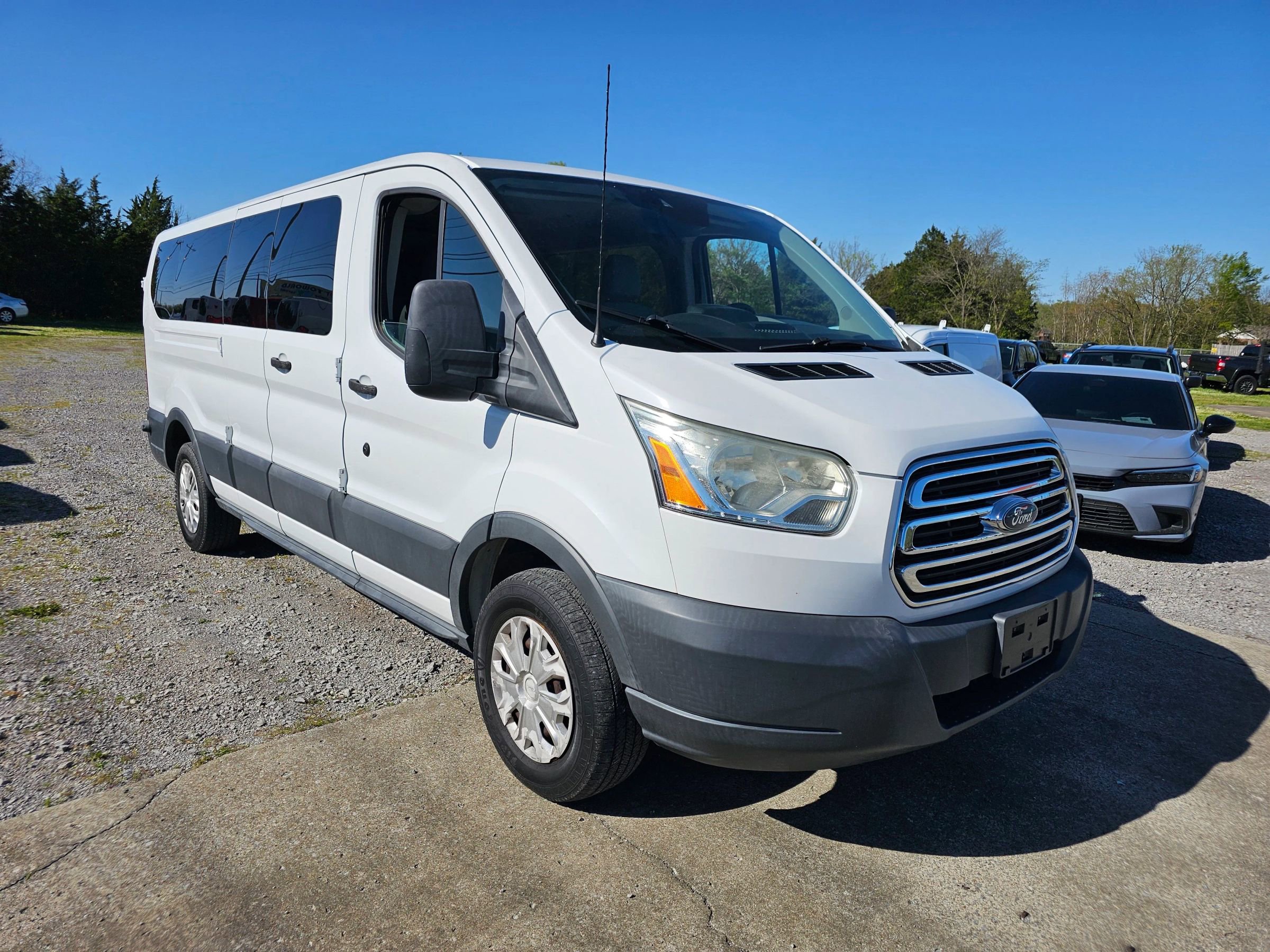 Used 2015 Ford Transit 350 XLT RWD image 2