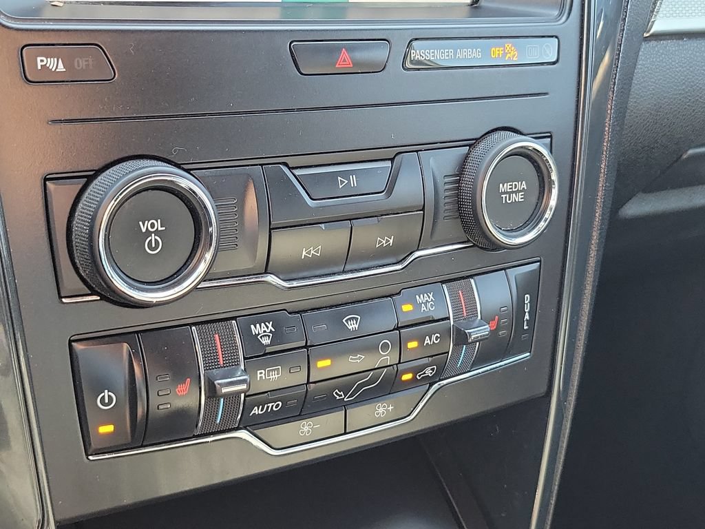 Used 2019 Ford Explorer XLT AWD/4WD image 22