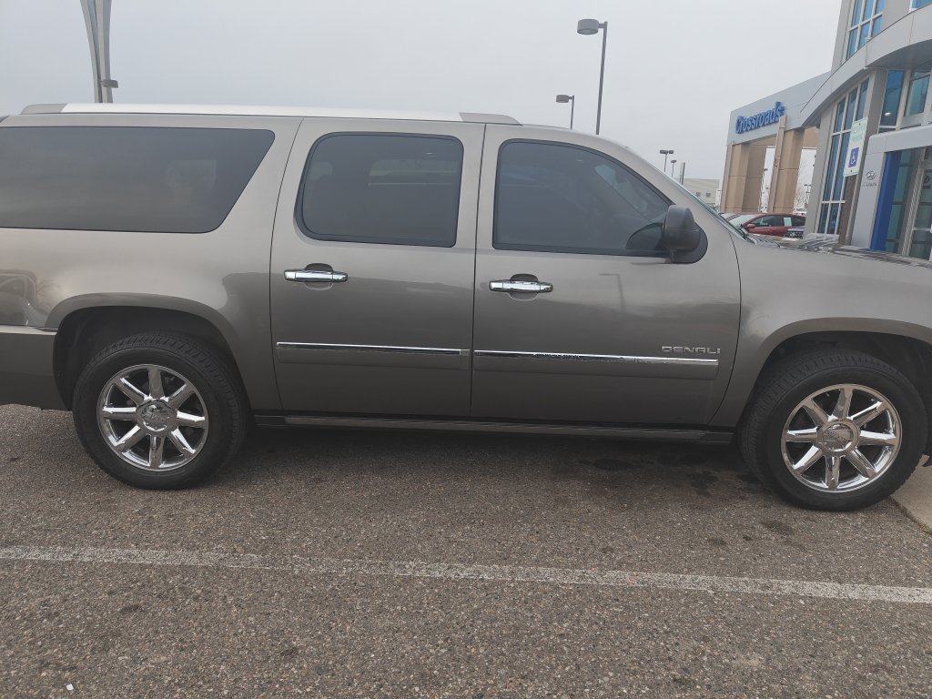 Used 2011 GMC Yukon XL Denali image 4