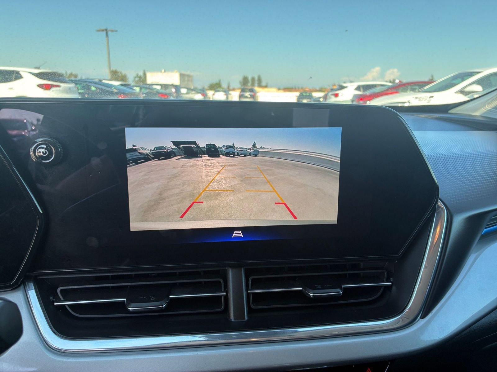 Used 2025 Chevrolet Trax LT FWD image 22
