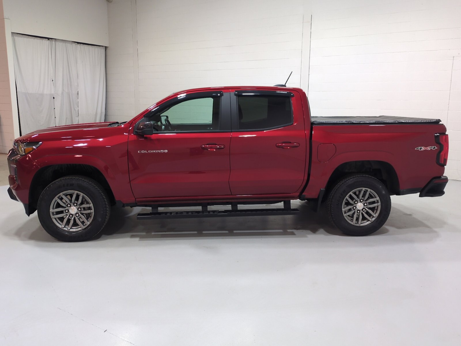 Used 2024 Chevrolet Colorado LT w/ LT Convenience Package II AWD/4WD image 6