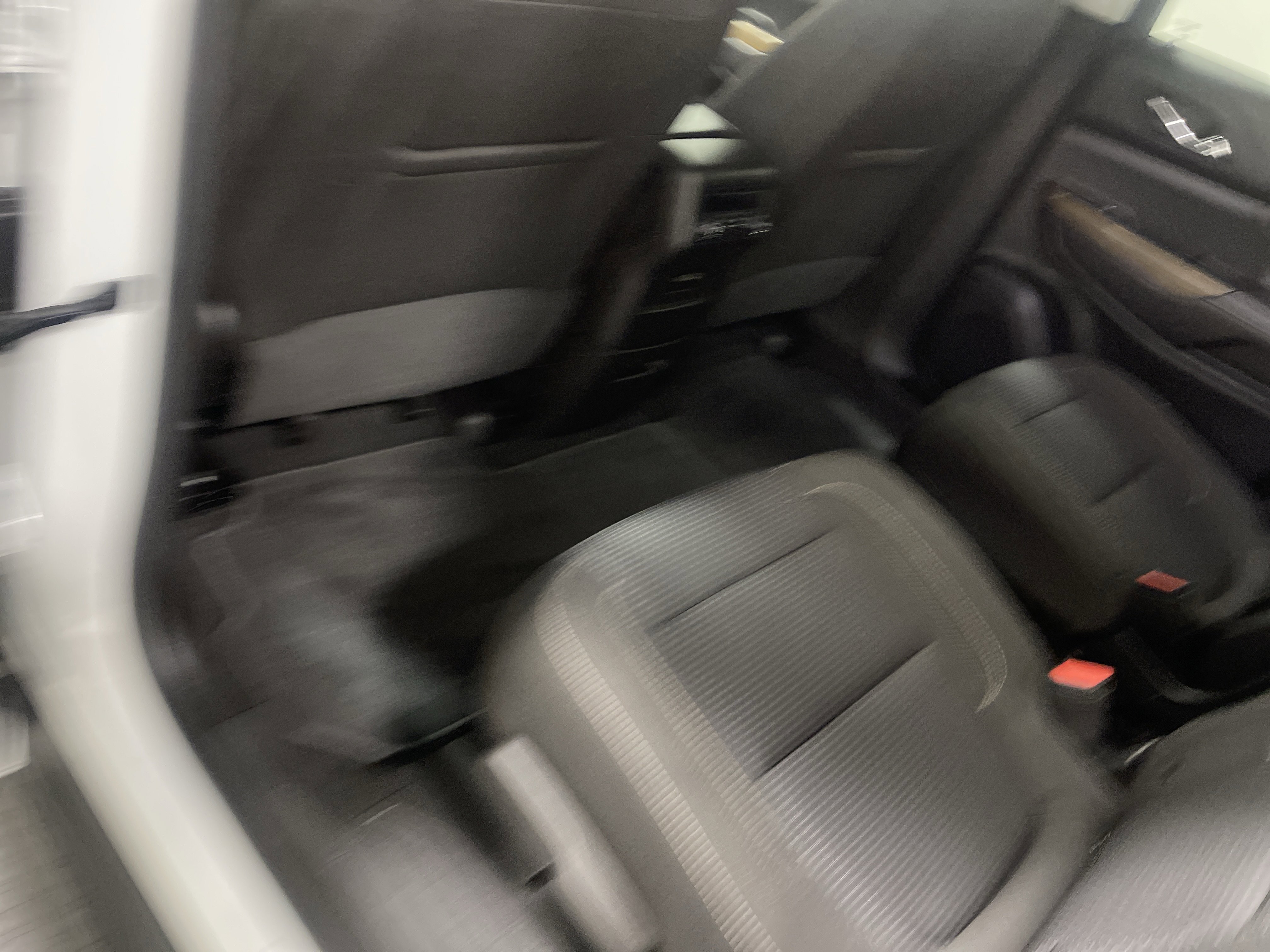 Used 2023 GMC Acadia SLE image 17