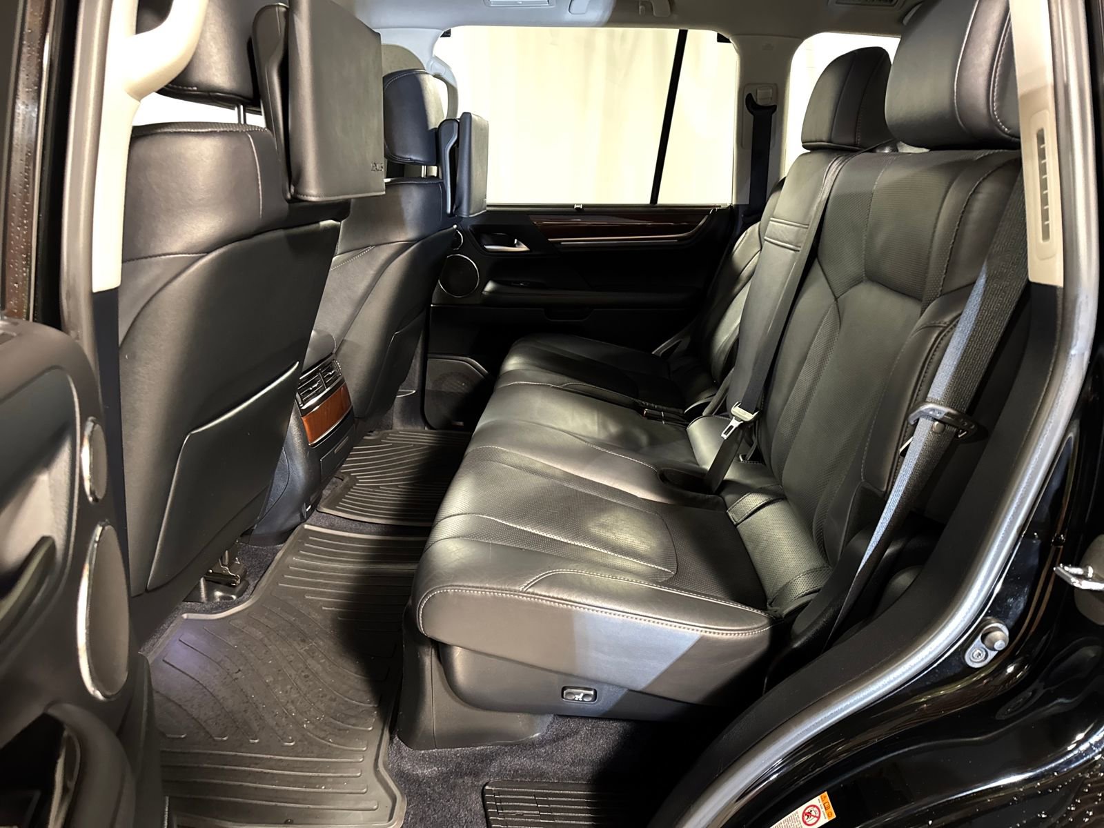 Used 2018 Lexus LX 570 4WD w/ Luxury Package image 5