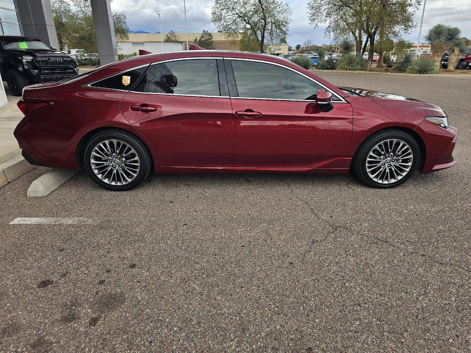 Used 2022 Toyota Avalon Limited image 6