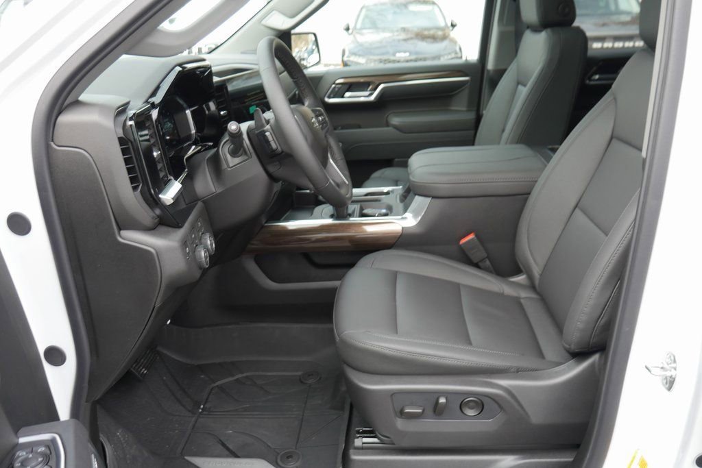 New 2026 Chevrolet Silverado 1500 RST w/ Redline Edition AWD/4WD image 8
