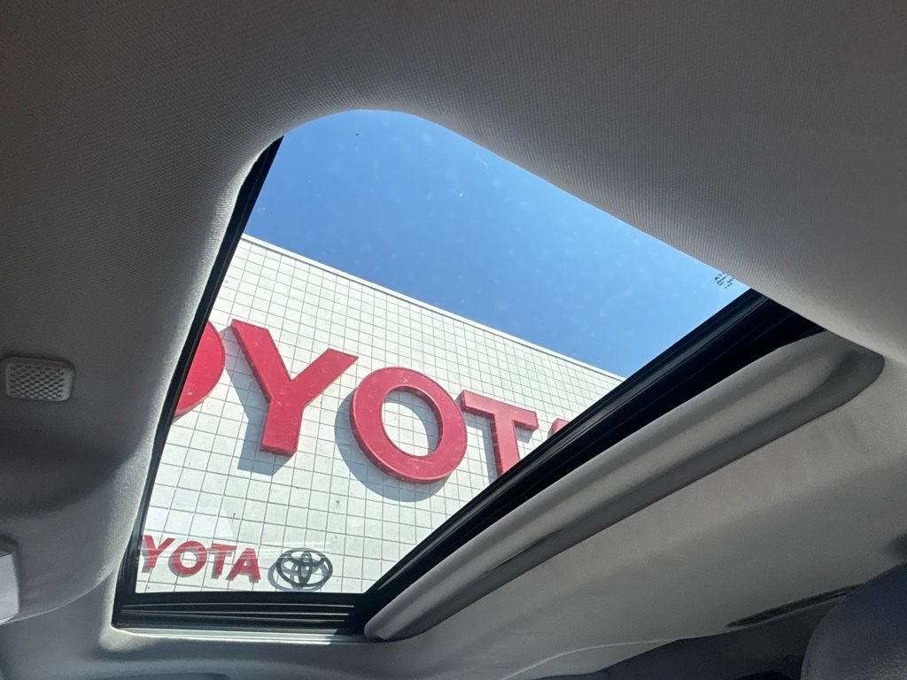 Used 2022 Toyota Highlander XLE AWD/4WD image 19