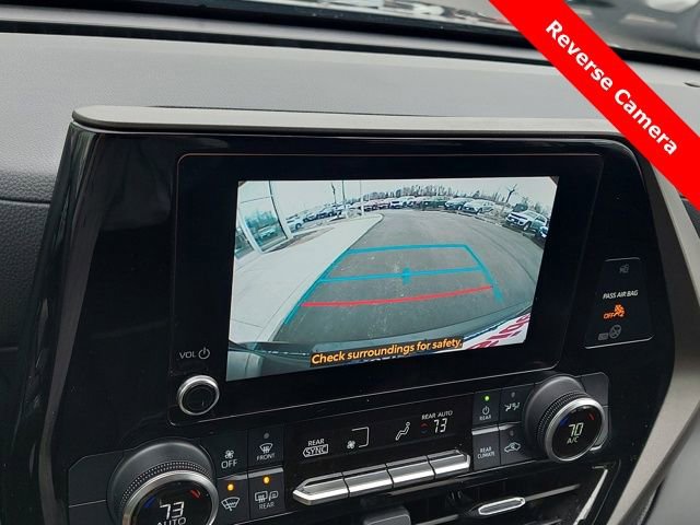 Used 2024 Toyota Highlander LE image 11