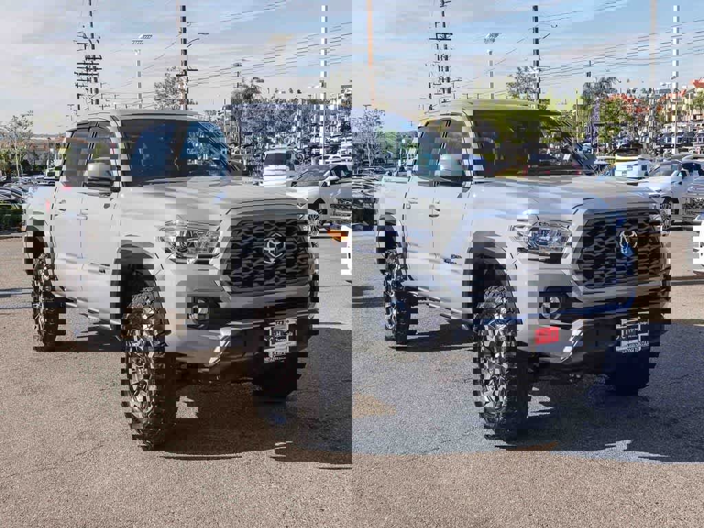 Used 2020 Toyota Tacoma TRD Off-Road w/ Technology Package image 3