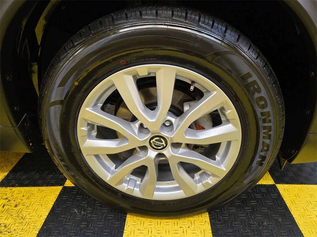 Used 2020 Nissan Rogue SV image 9