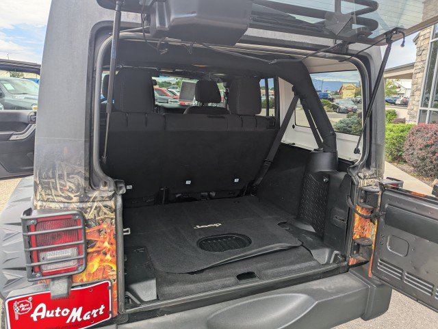 Used 2017 Jeep Wrangler Unlimited Rubicon w/ Connectivity Group AWD/4WD image 28