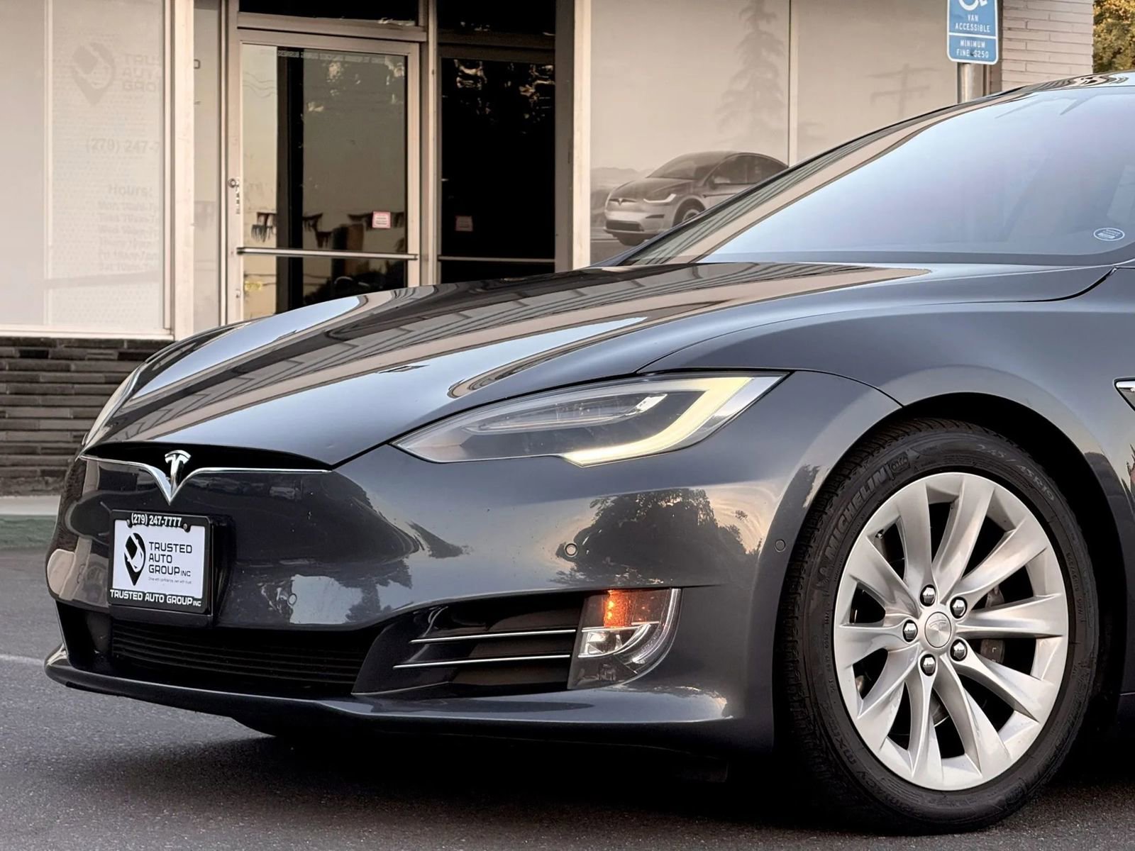 Used 2018 Tesla Model S 75D AWD/4WD image 4