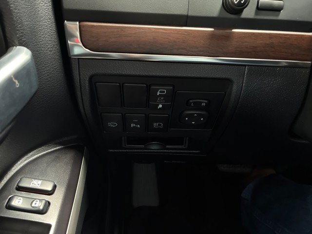 Used 2020 Toyota Land Cruiser AWD/4WD image 25