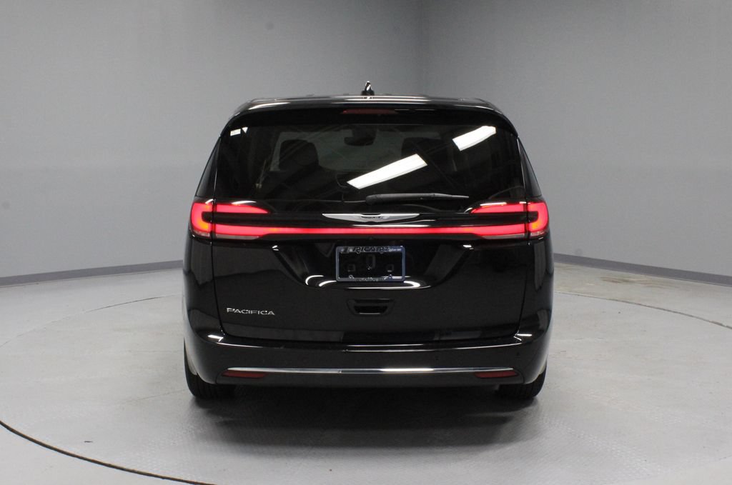 Used 2024 Chrysler Pacifica Touring-L FWD image 9