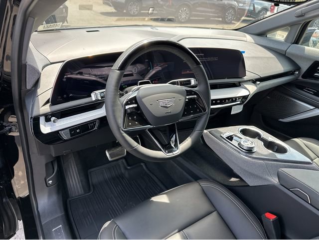 Used 2025 Cadillac Optiq Luxury 1 image 5