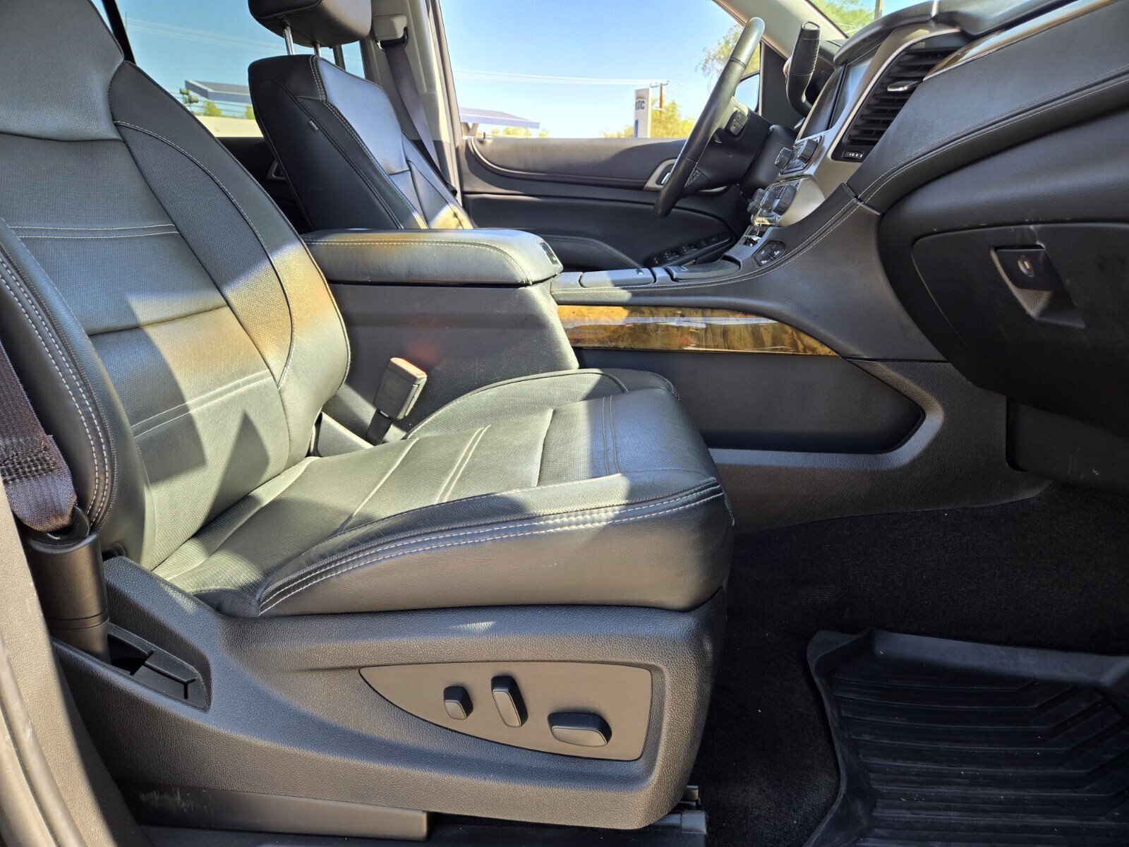 Used 2017 GMC Yukon Denali AWD/4WD image 14