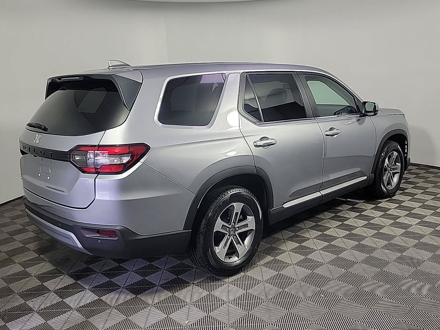 Certified 2025 Honda Pilot EX-L image 4