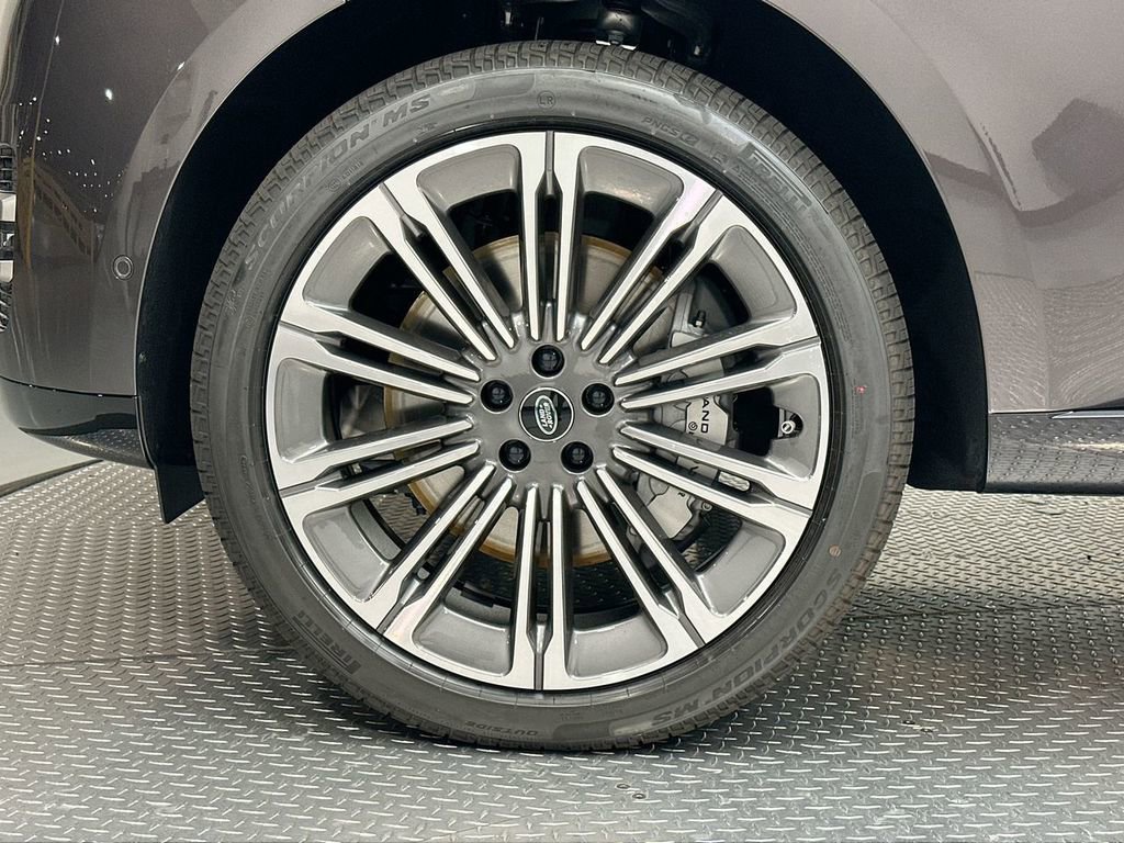 New 2025 Land Rover Range Rover SE image 5