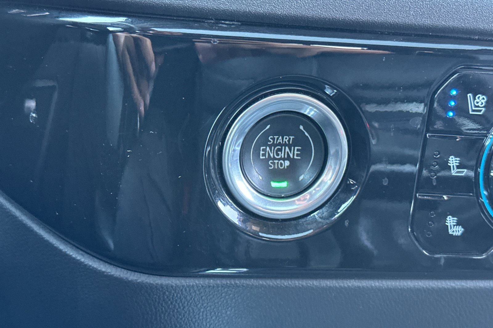 Used 2023 GMC Sierra 1500 SLT w/ SLT Convenience Package image 29