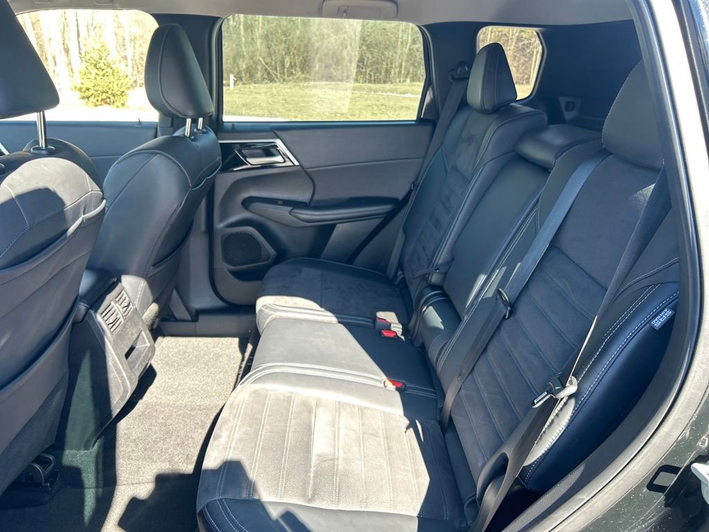 Used 2023 Mitsubishi Outlander SE Black Edition image 12