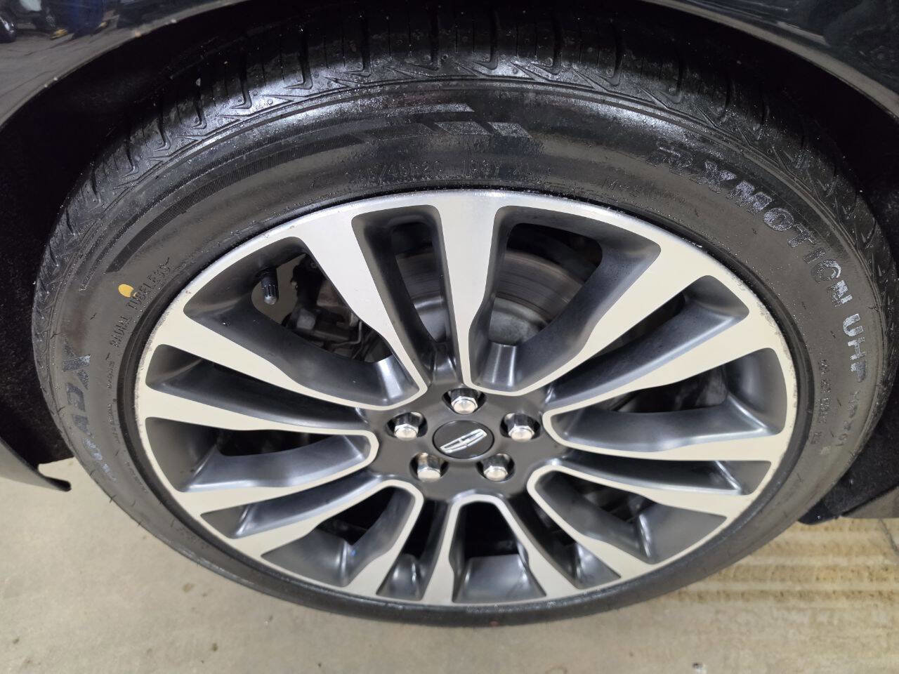 Used 2017 Lincoln Continental Reserve w/ Climate Package image 11