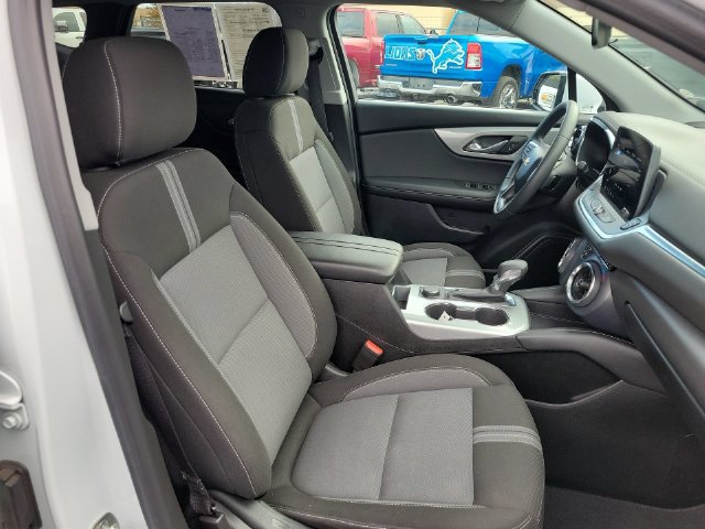 Certified 2025 Chevrolet Blazer LT FWD image 32