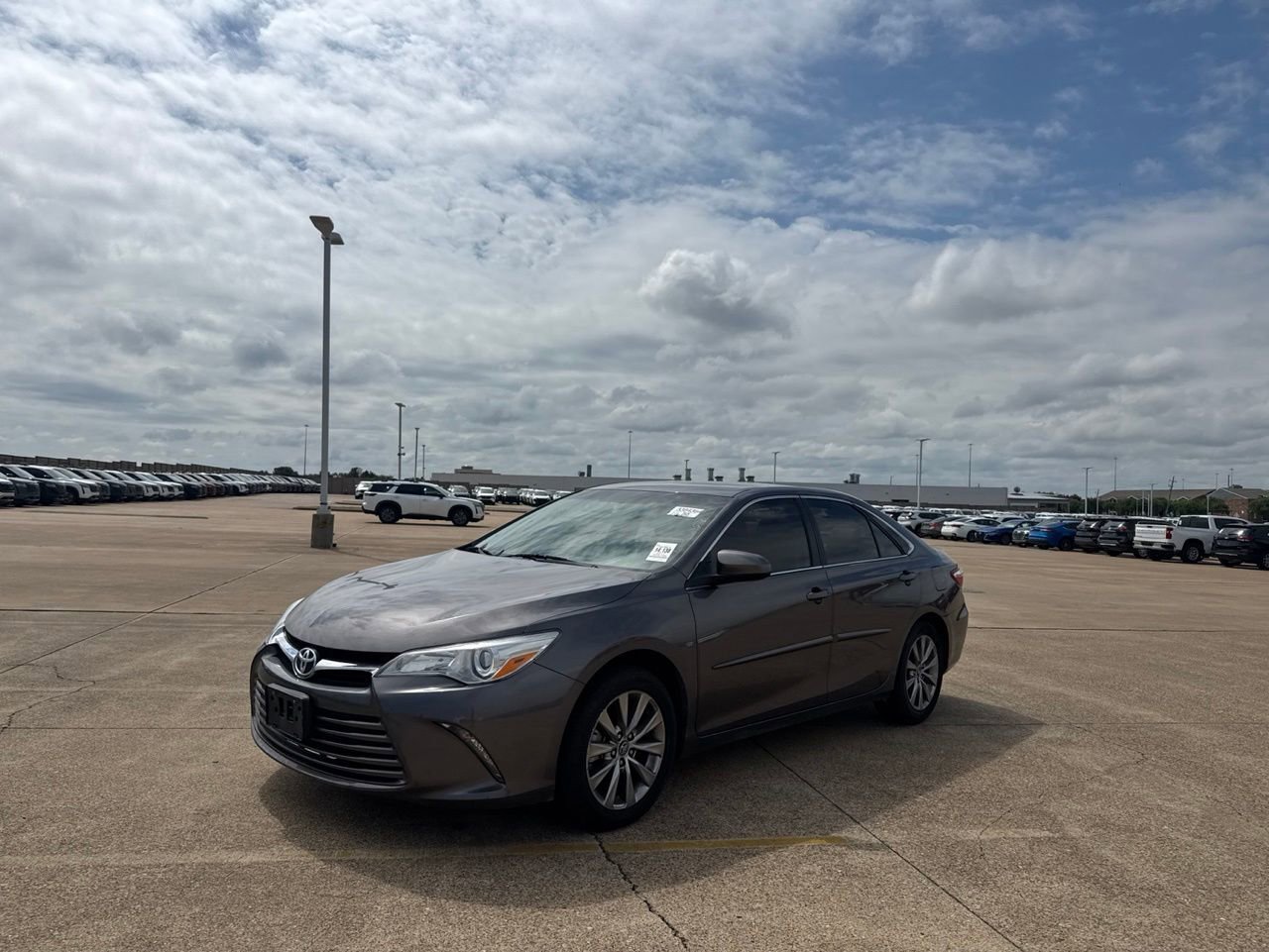 Used 2017 Toyota Camry XLE FWD image 8