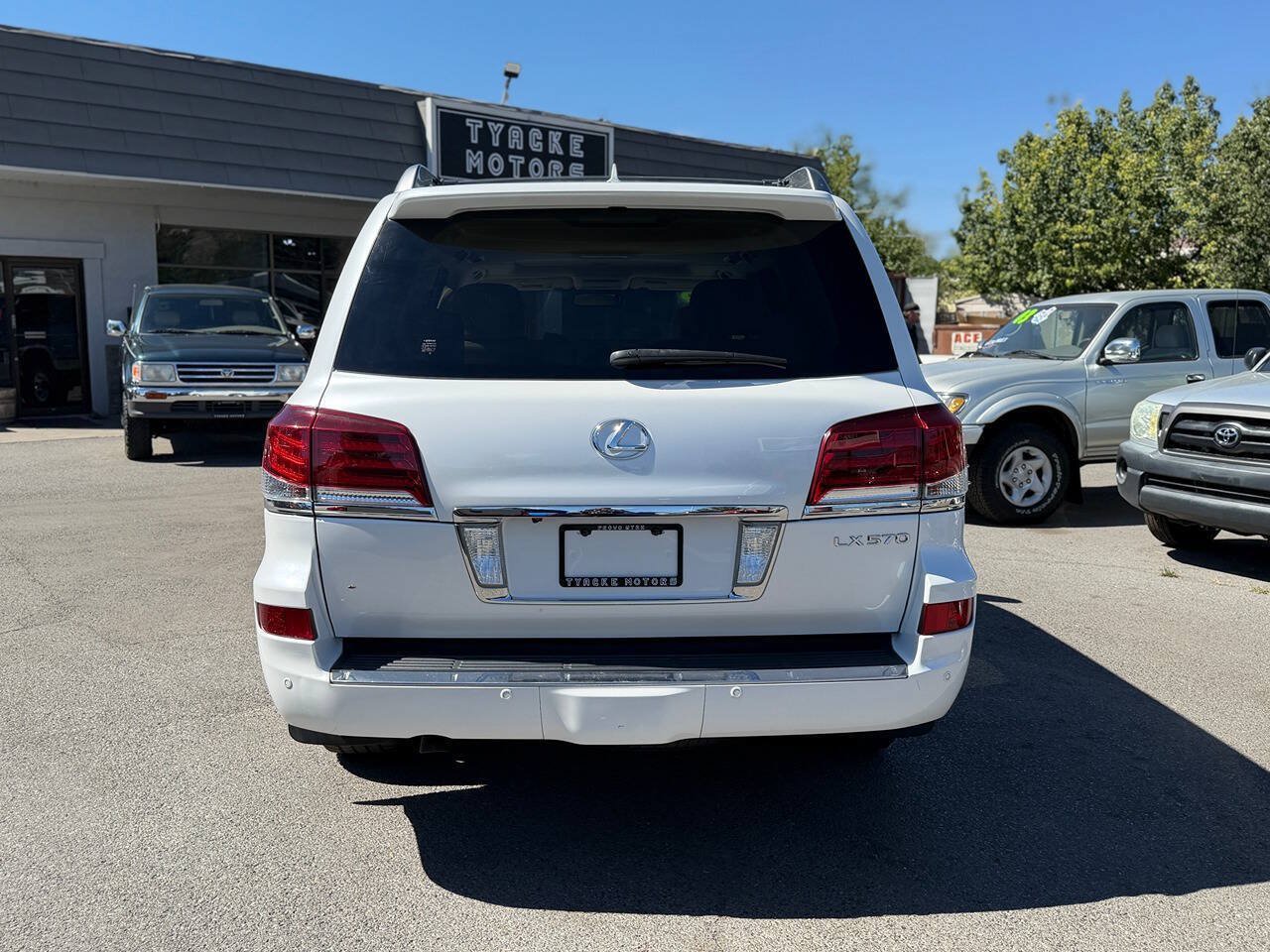 Used 2013 Lexus LX 570 4WD w/ Luxury Pkg image 8